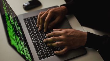 وزارة تكنولوجيا المعلومات تحجب أكثر من 100 موقع إلكتروني متورط في الاستثمارات المنظمة غير القانونية والاحتيال في الوظائف